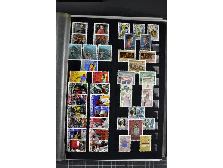 1971/2011, postfrische Sammlung im Einsteckbuch