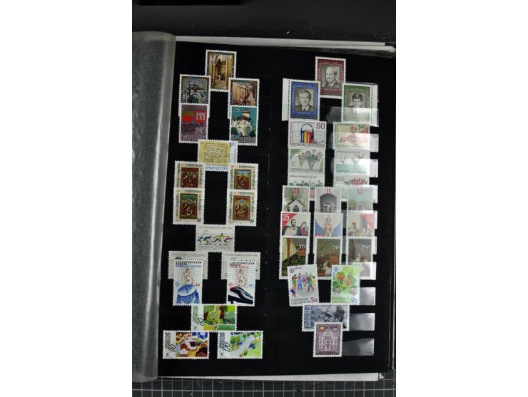 1971/2011, postfrische Sammlung im Einsteckbuch