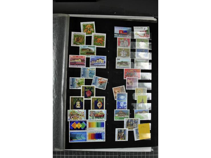 1971/2011, postfrische Sammlung im Einsteckbuch