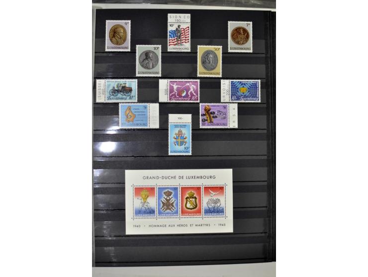  1960/2012, postfrische Sammlung in 2 Einsteckbüchern