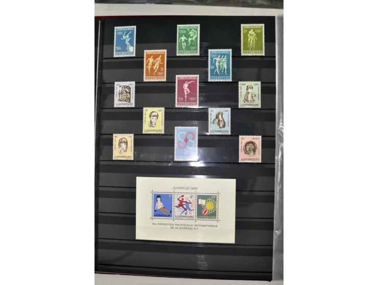  1960/2012, postfrische Sammlung in 2 Einsteckbüchern