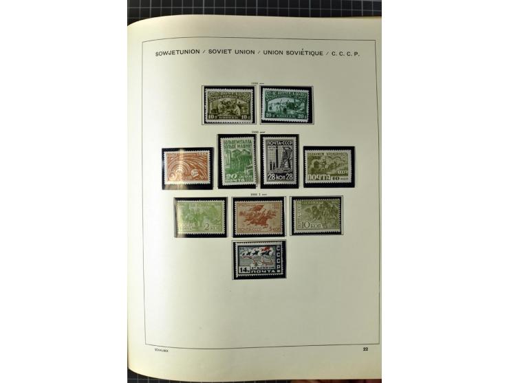 1875/1939, ungebrauchte Sammlung in vielen besseren Ausgaben dabei u.a. Mi.-Nr. 185IIB, 402-05B, 410-11A, 427-28, 429-49, 453