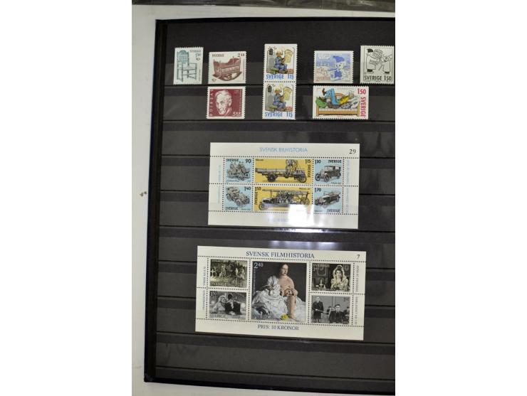 1980/2012, postfrische Sammlung mit Markenheftchen, Kleinbogen etc.