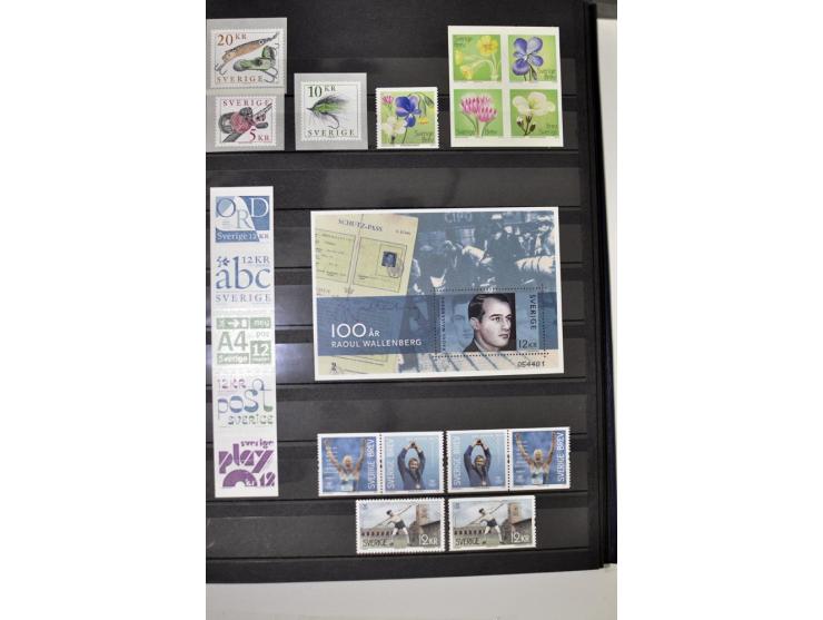 1980/2012, postfrische Sammlung mit Markenheftchen, Kleinbogen etc.