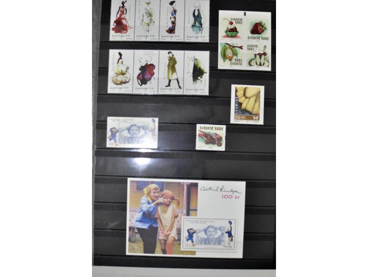 1980/2012, postfrische Sammlung mit Markenheftchen, Kleinbogen etc.