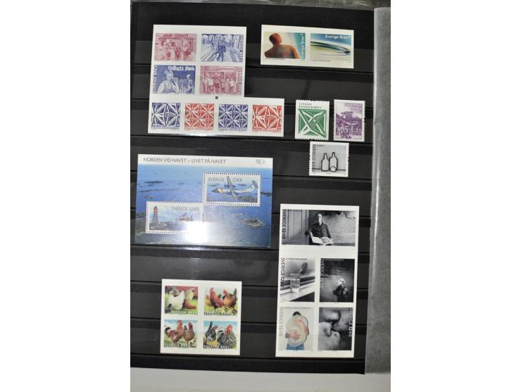 1980/2012, postfrische Sammlung mit Markenheftchen, Kleinbogen etc.