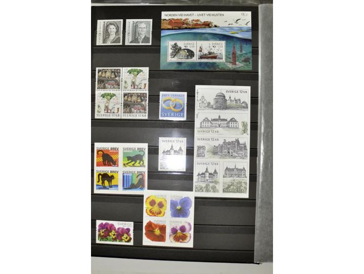 1980/2012, postfrische Sammlung mit Markenheftchen, Kleinbogen etc.