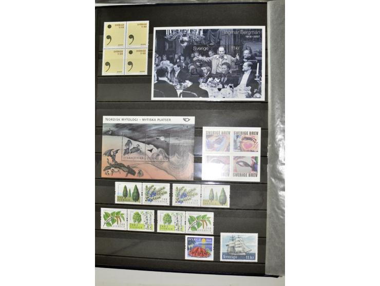 1980/2012, postfrische Sammlung mit Markenheftchen, Kleinbogen etc.