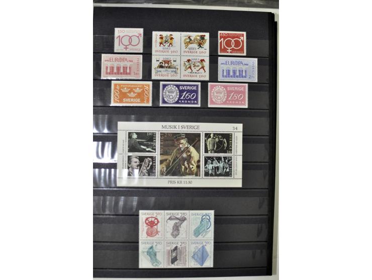 1980/2012, postfrische Sammlung mit Markenheftchen, Kleinbogen etc.