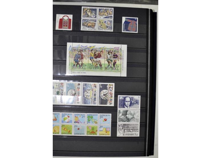 1980/2012, postfrische Sammlung mit Markenheftchen, Kleinbogen etc.