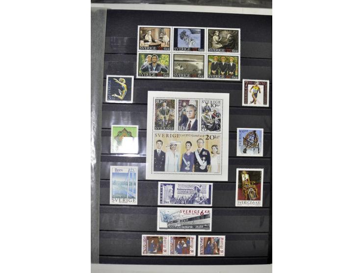 1980/2012, postfrische Sammlung mit Markenheftchen, Kleinbogen etc.