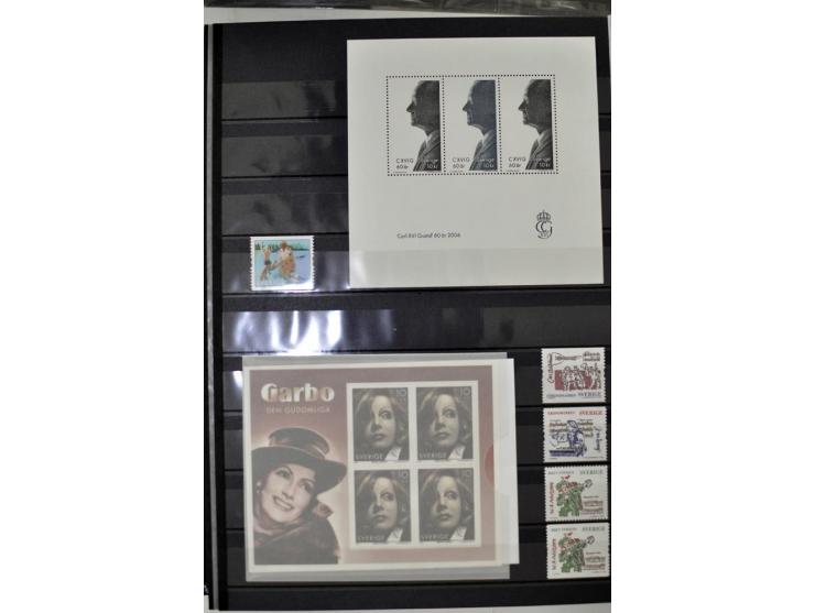 1980/2012, postfrische Sammlung mit Markenheftchen, Kleinbogen etc.
