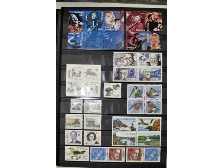 1980/2012, postfrische Sammlung mit Markenheftchen, Kleinbogen etc.