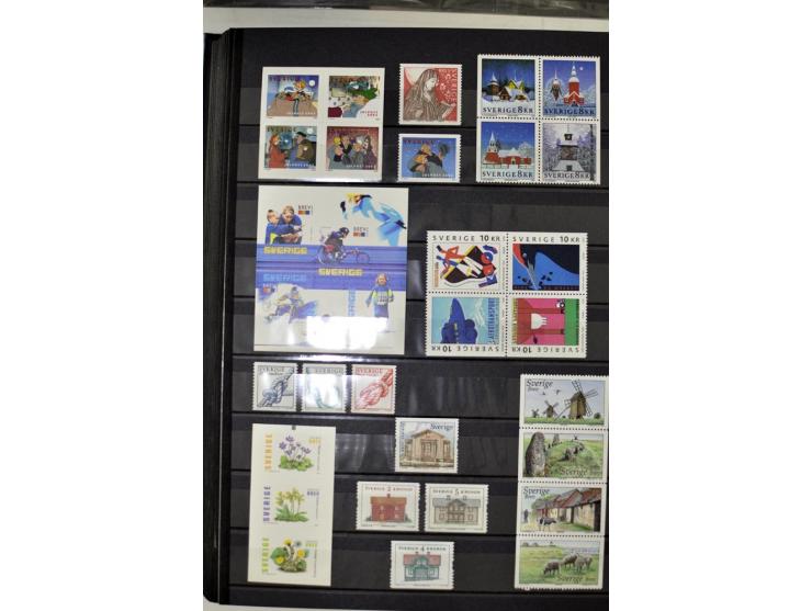 1980/2012, postfrische Sammlung mit Markenheftchen, Kleinbogen etc.