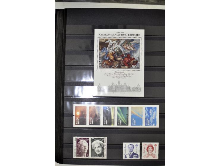 1980/2012, postfrische Sammlung mit Markenheftchen, Kleinbogen etc.