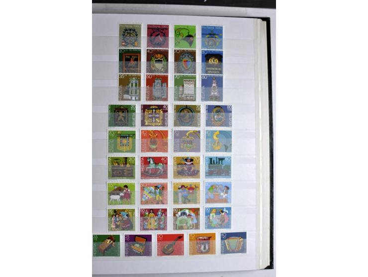  1960/2002, postfrische Sammlung mit Kleinbogen etc.
