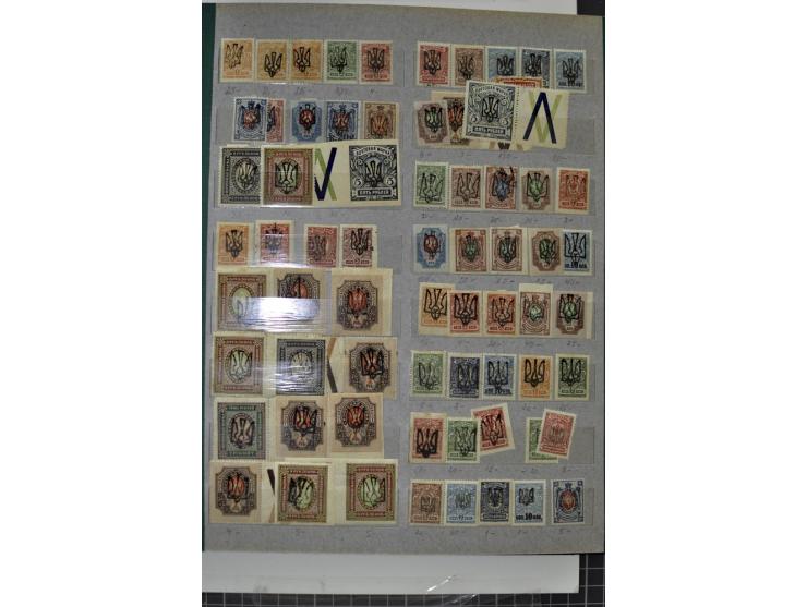 1918, vorwiegend ungebrauchte Sammlung von über 500 Marken, dabei Romanov-Werte, Postsparmarken etc., viele verschiedene Bezi