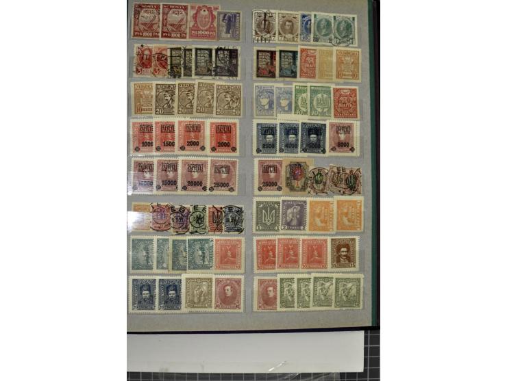 1918, vorwiegend ungebrauchte Sammlung von über 500 Marken, dabei Romanov-Werte, Postsparmarken etc., viele verschiedene Bezi