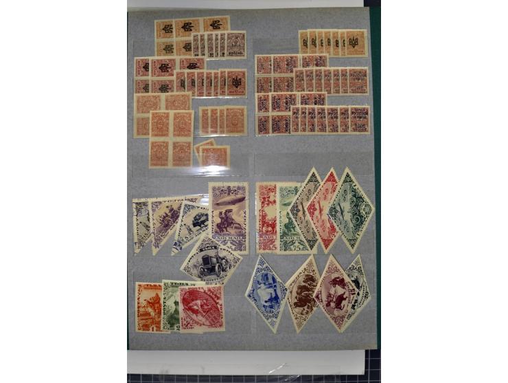 1918, vorwiegend ungebrauchte Sammlung von über 500 Marken, dabei Romanov-Werte, Postsparmarken etc., viele verschiedene Bezi