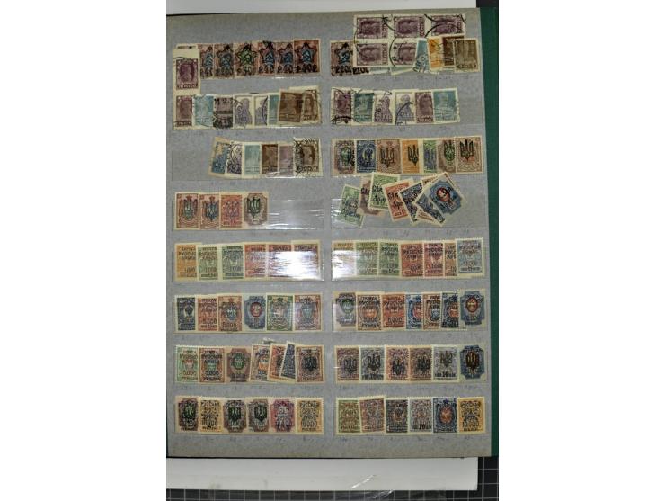 1918, vorwiegend ungebrauchte Sammlung von über 500 Marken, dabei Romanov-Werte, Postsparmarken etc., viele verschiedene Bezi