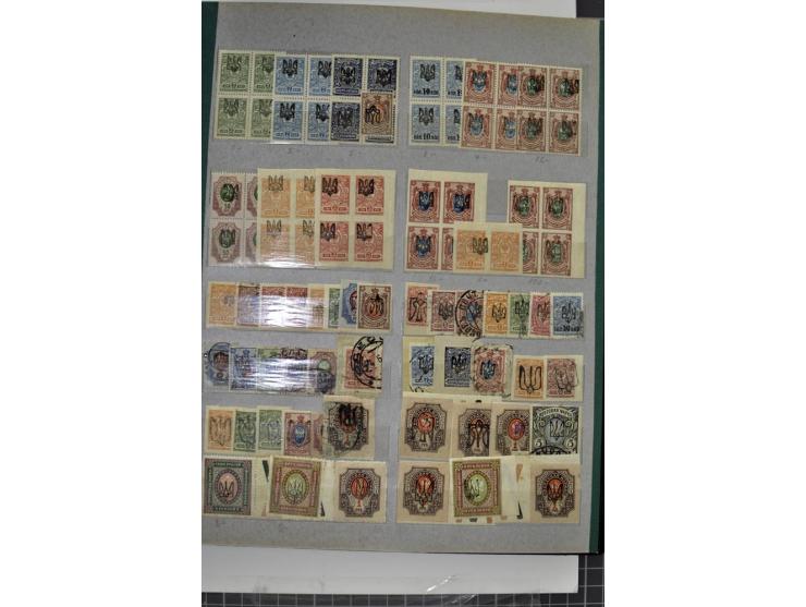 1918, vorwiegend ungebrauchte Sammlung von über 500 Marken, dabei Romanov-Werte, Postsparmarken etc., viele verschiedene Bezi