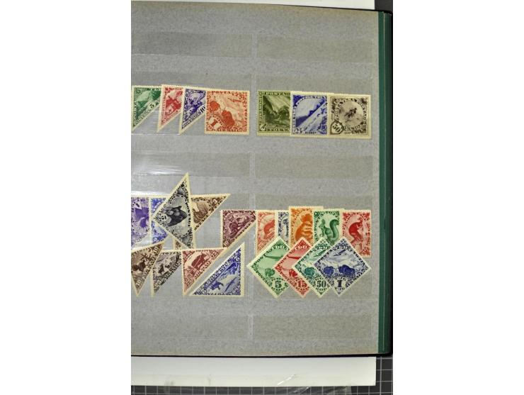 1918, vorwiegend ungebrauchte Sammlung von über 500 Marken, dabei Romanov-Werte, Postsparmarken etc., viele verschiedene Bezi