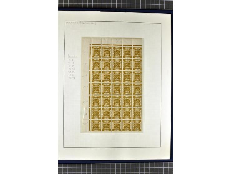 1918/27, 3bändige Spezialsammlung der Mi. 4-14,mit vielen Plattenfehlern, fehlenden Zähnungslöchern, Zwischenstegpaaren, Einh