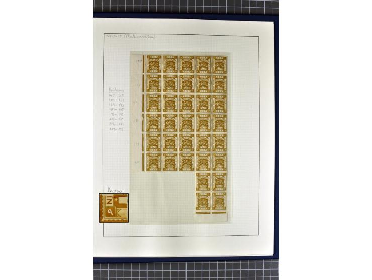 1918/27, 3bändige Spezialsammlung der Mi. 4-14,mit vielen Plattenfehlern, fehlenden Zähnungslöchern, Zwischenstegpaaren, Einh