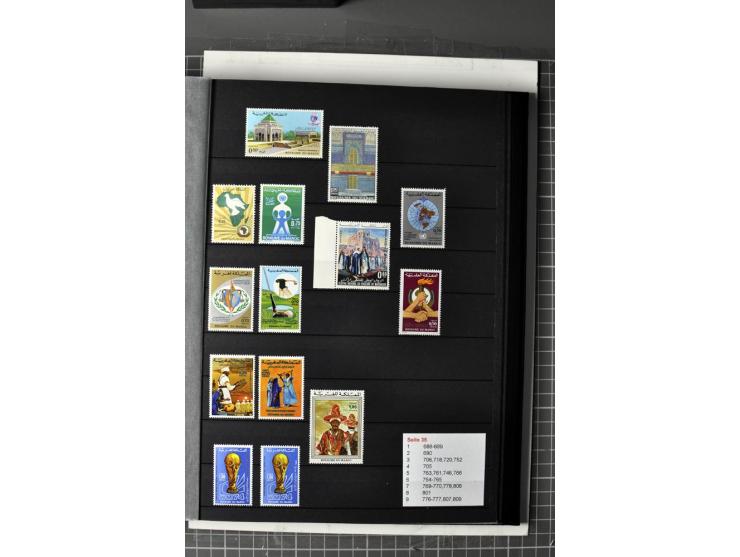  1943/2011, postfrische, anfangs etwas ungebrauchte Sammlung mit besseren Ausgaben wie Mi.-Nr. 1058 etc.