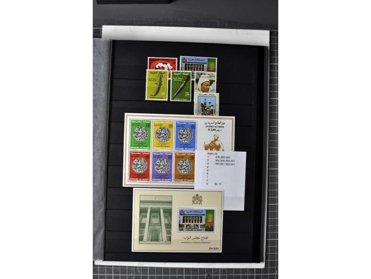  1943/2011, postfrische, anfangs etwas ungebrauchte Sammlung mit besseren Ausgaben wie Mi.-Nr. 1058 etc.