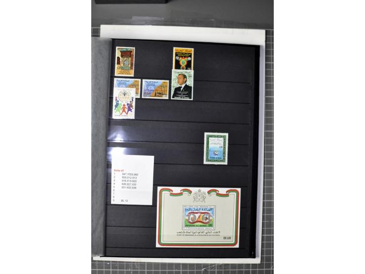  1943/2011, postfrische, anfangs etwas ungebrauchte Sammlung mit besseren Ausgaben wie Mi.-Nr. 1058 etc.