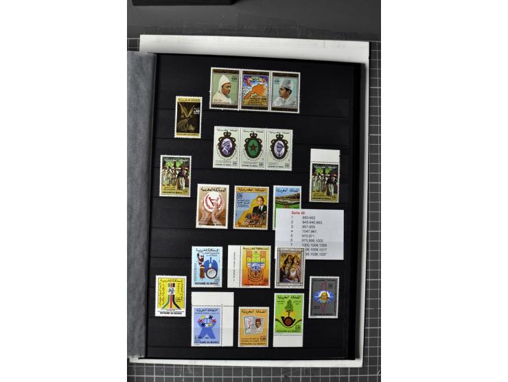  1943/2011, postfrische, anfangs etwas ungebrauchte Sammlung mit besseren Ausgaben wie Mi.-Nr. 1058 etc.