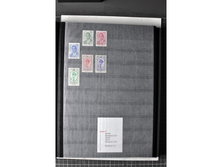  1943/2011, postfrische, anfangs etwas ungebrauchte Sammlung mit besseren Ausgaben wie Mi.-Nr. 1058 etc.