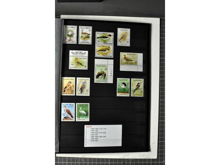  1943/2011, postfrische, anfangs etwas ungebrauchte Sammlung mit besseren Ausgaben wie Mi.-Nr. 1058 etc.