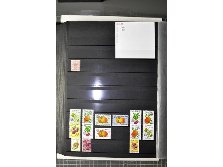  1943/2011, postfrische, anfangs etwas ungebrauchte Sammlung mit besseren Ausgaben wie Mi.-Nr. 1058 etc.