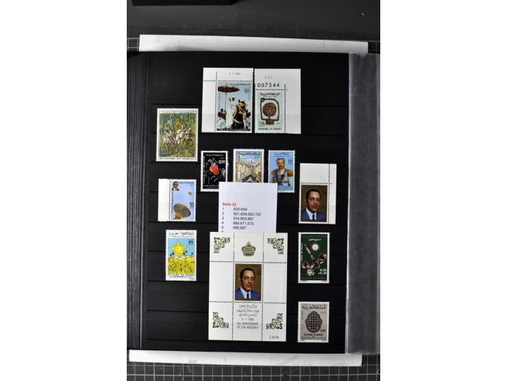  1943/2011, postfrische, anfangs etwas ungebrauchte Sammlung mit besseren Ausgaben wie Mi.-Nr. 1058 etc.