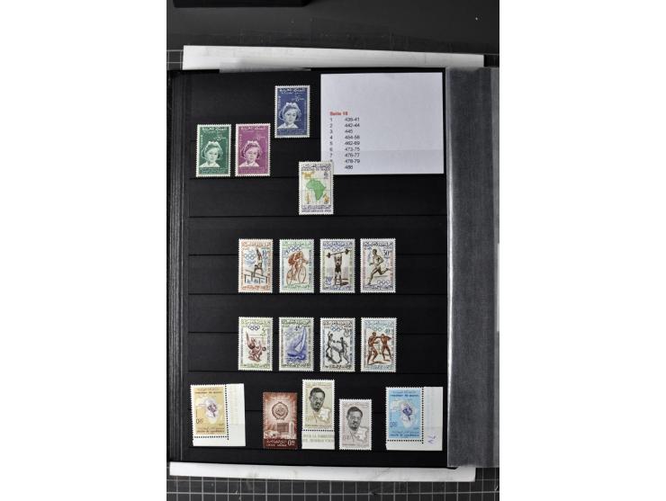  1943/2011, postfrische, anfangs etwas ungebrauchte Sammlung mit besseren Ausgaben wie Mi.-Nr. 1058 etc.