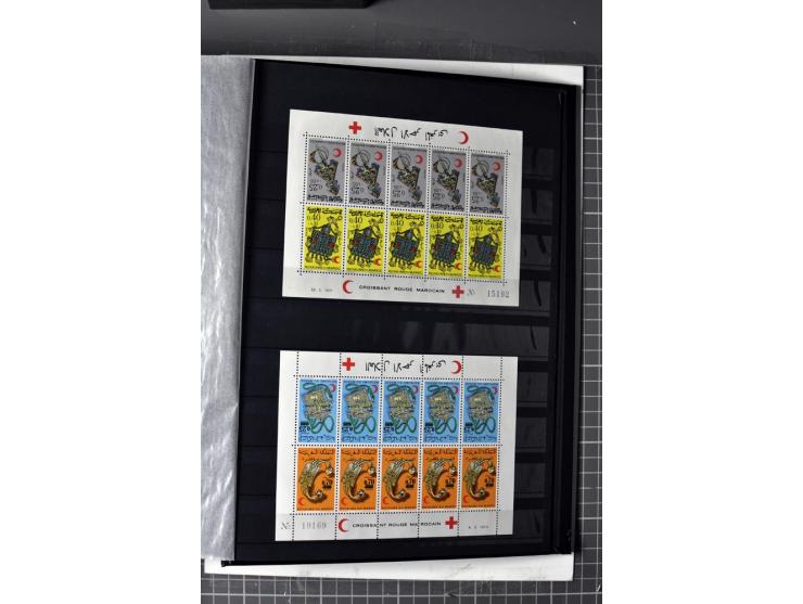  1943/2011, postfrische, anfangs etwas ungebrauchte Sammlung mit besseren Ausgaben wie Mi.-Nr. 1058 etc.