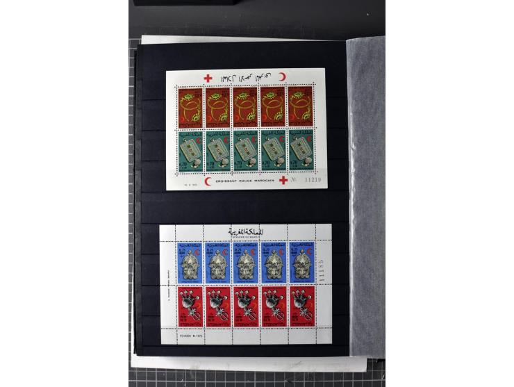  1943/2011, postfrische, anfangs etwas ungebrauchte Sammlung mit besseren Ausgaben wie Mi.-Nr. 1058 etc.