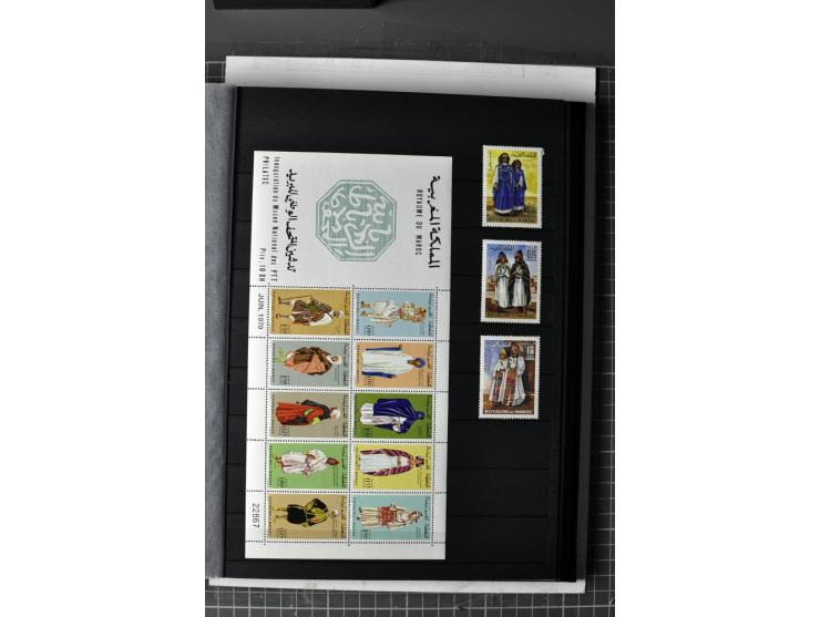  1943/2011, postfrische, anfangs etwas ungebrauchte Sammlung mit besseren Ausgaben wie Mi.-Nr. 1058 etc.