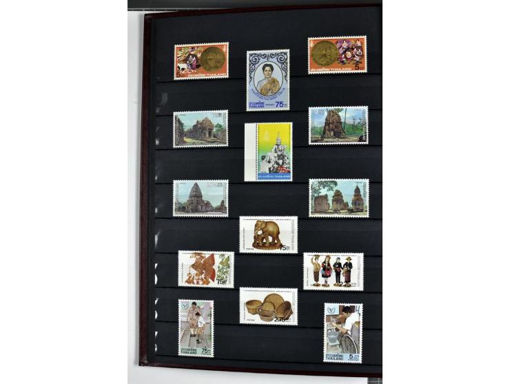  1883/2010, postfrische, anfangs auch ungebrauchte Sammlung mit u.a. Mi.-Nr. 274-81, 311-15, 319-21, 258-74, 411-27, Bl.13B, 