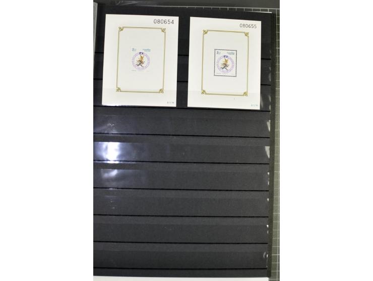  1883/2010, postfrische, anfangs auch ungebrauchte Sammlung mit u.a. Mi.-Nr. 274-81, 311-15, 319-21, 258-74, 411-27, Bl.13B, 