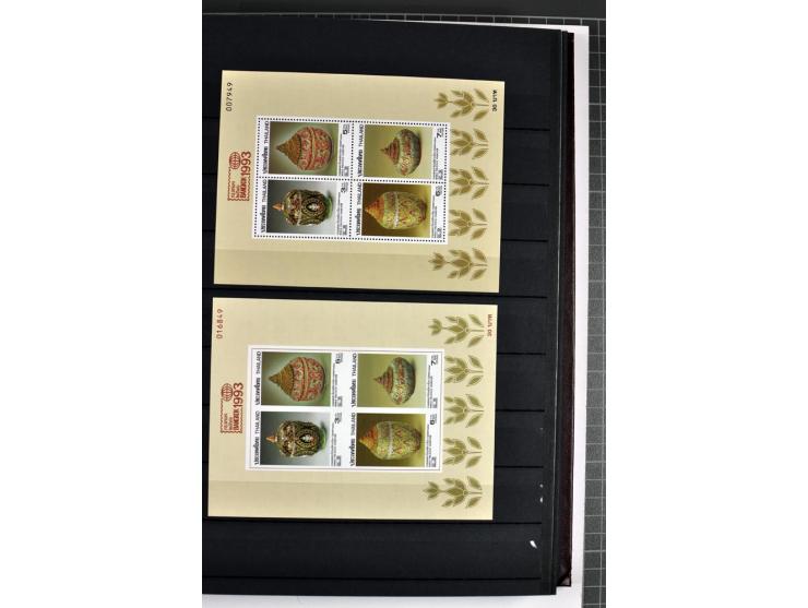  1883/2010, postfrische, anfangs auch ungebrauchte Sammlung mit u.a. Mi.-Nr. 274-81, 311-15, 319-21, 258-74, 411-27, Bl.13B, 