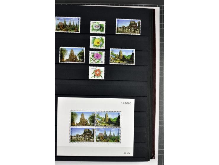  1883/2010, postfrische, anfangs auch ungebrauchte Sammlung mit u.a. Mi.-Nr. 274-81, 311-15, 319-21, 258-74, 411-27, Bl.13B, 