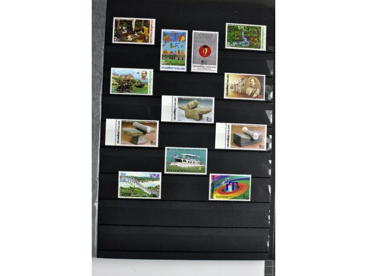  1883/2010, postfrische, anfangs auch ungebrauchte Sammlung mit u.a. Mi.-Nr. 274-81, 311-15, 319-21, 258-74, 411-27, Bl.13B, 