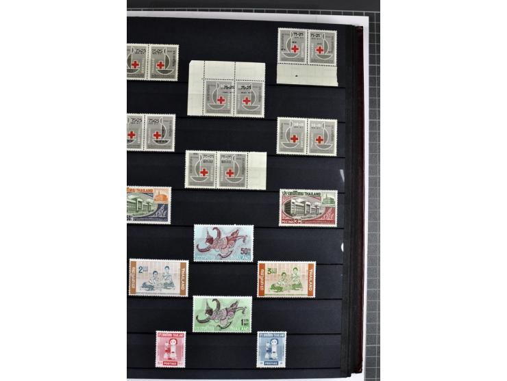  1883/2010, postfrische, anfangs auch ungebrauchte Sammlung mit u.a. Mi.-Nr. 274-81, 311-15, 319-21, 258-74, 411-27, Bl.13B, 