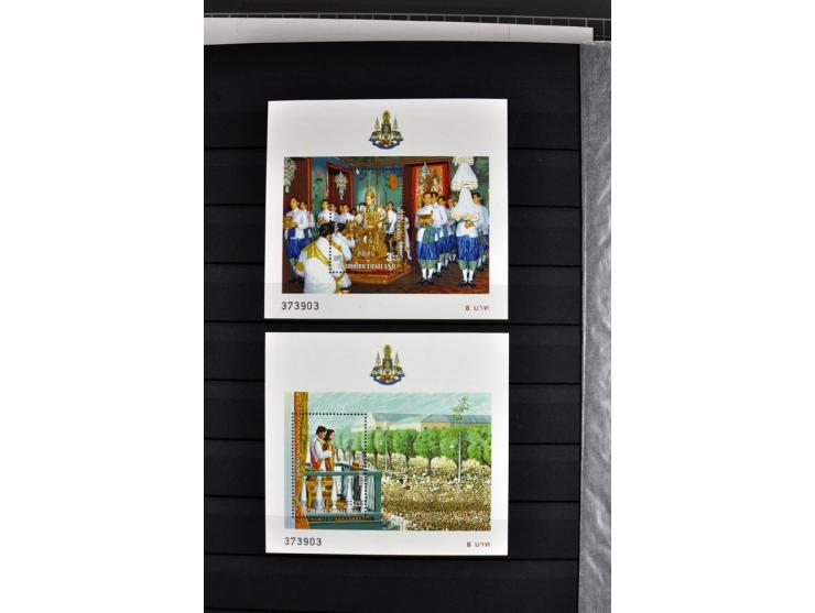  1883/2010, postfrische, anfangs auch ungebrauchte Sammlung mit u.a. Mi.-Nr. 274-81, 311-15, 319-21, 258-74, 411-27, Bl.13B, 