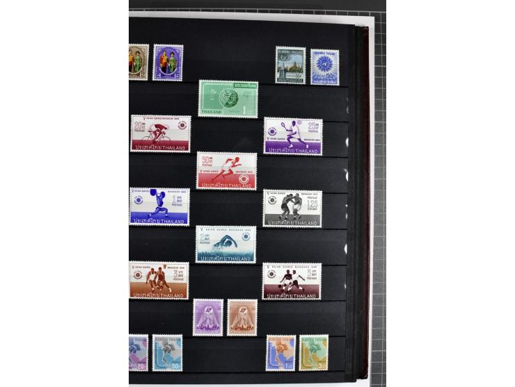  1883/2010, postfrische, anfangs auch ungebrauchte Sammlung mit u.a. Mi.-Nr. 274-81, 311-15, 319-21, 258-74, 411-27, Bl.13B, 