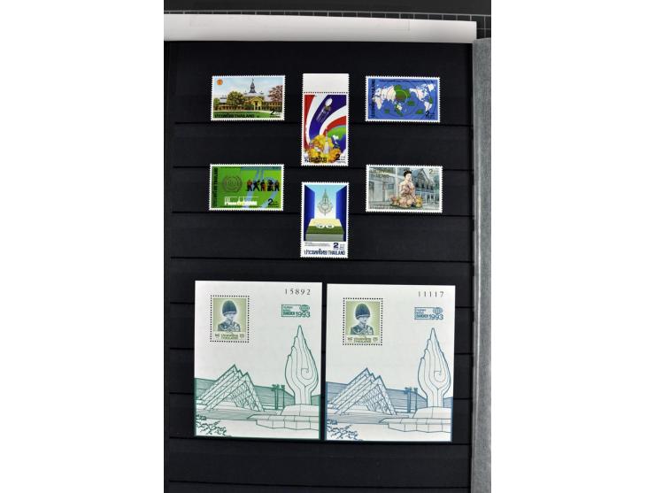  1883/2010, postfrische, anfangs auch ungebrauchte Sammlung mit u.a. Mi.-Nr. 274-81, 311-15, 319-21, 258-74, 411-27, Bl.13B, 