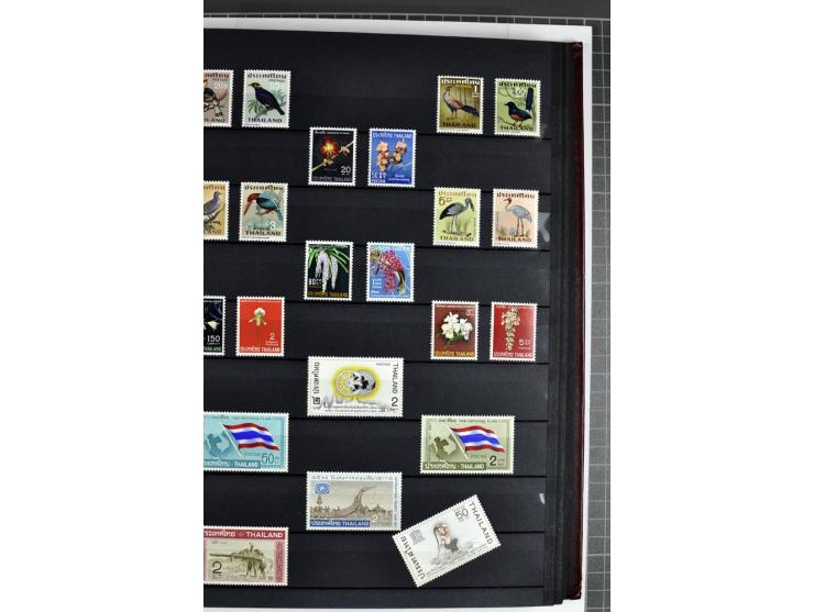  1883/2010, postfrische, anfangs auch ungebrauchte Sammlung mit u.a. Mi.-Nr. 274-81, 311-15, 319-21, 258-74, 411-27, Bl.13B, 